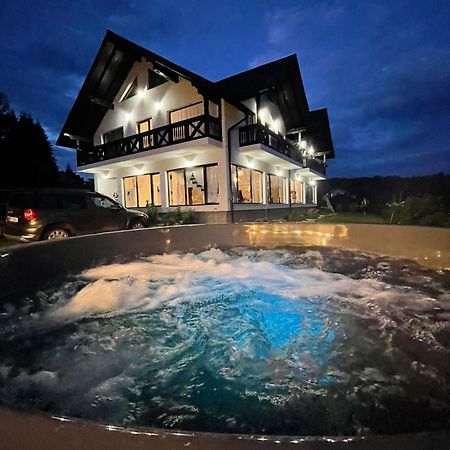 Hotel Conacul Muntii Bucovinei à Câmpulung Moldovenesc Extérieur photo