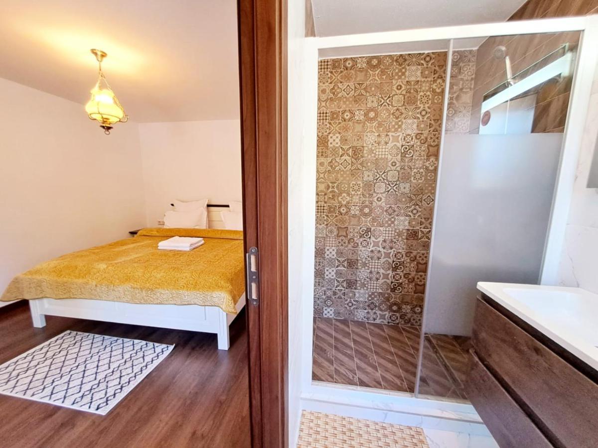 Hotel Conacul Muntii Bucovinei à Câmpulung Moldovenesc Extérieur photo