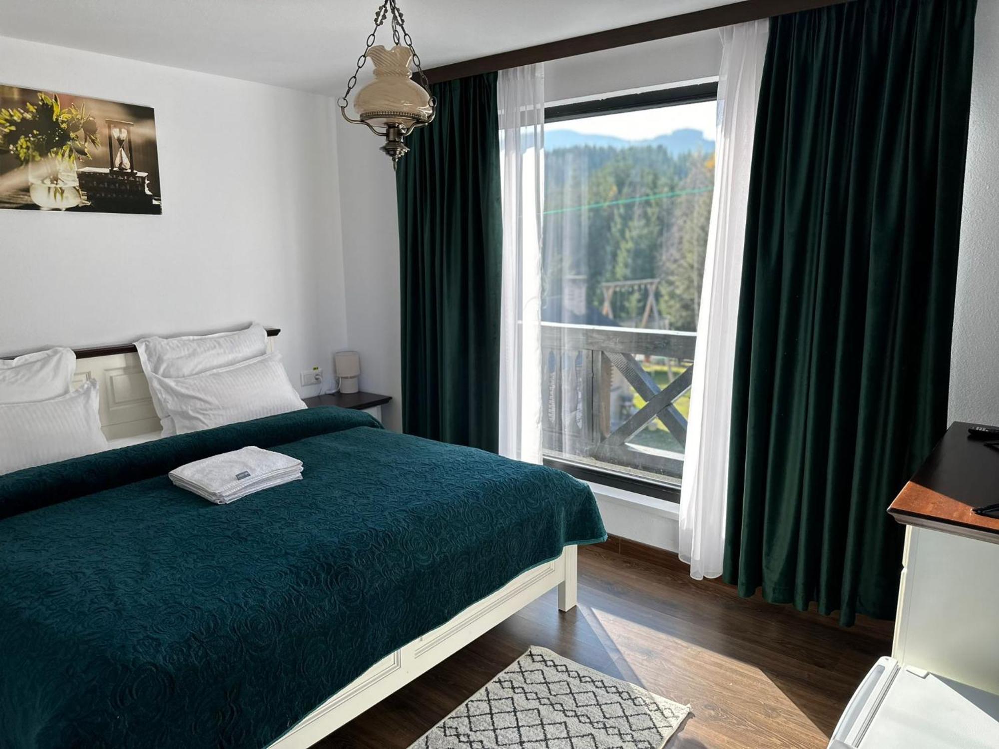 Hotel Conacul Muntii Bucovinei à Câmpulung Moldovenesc Extérieur photo