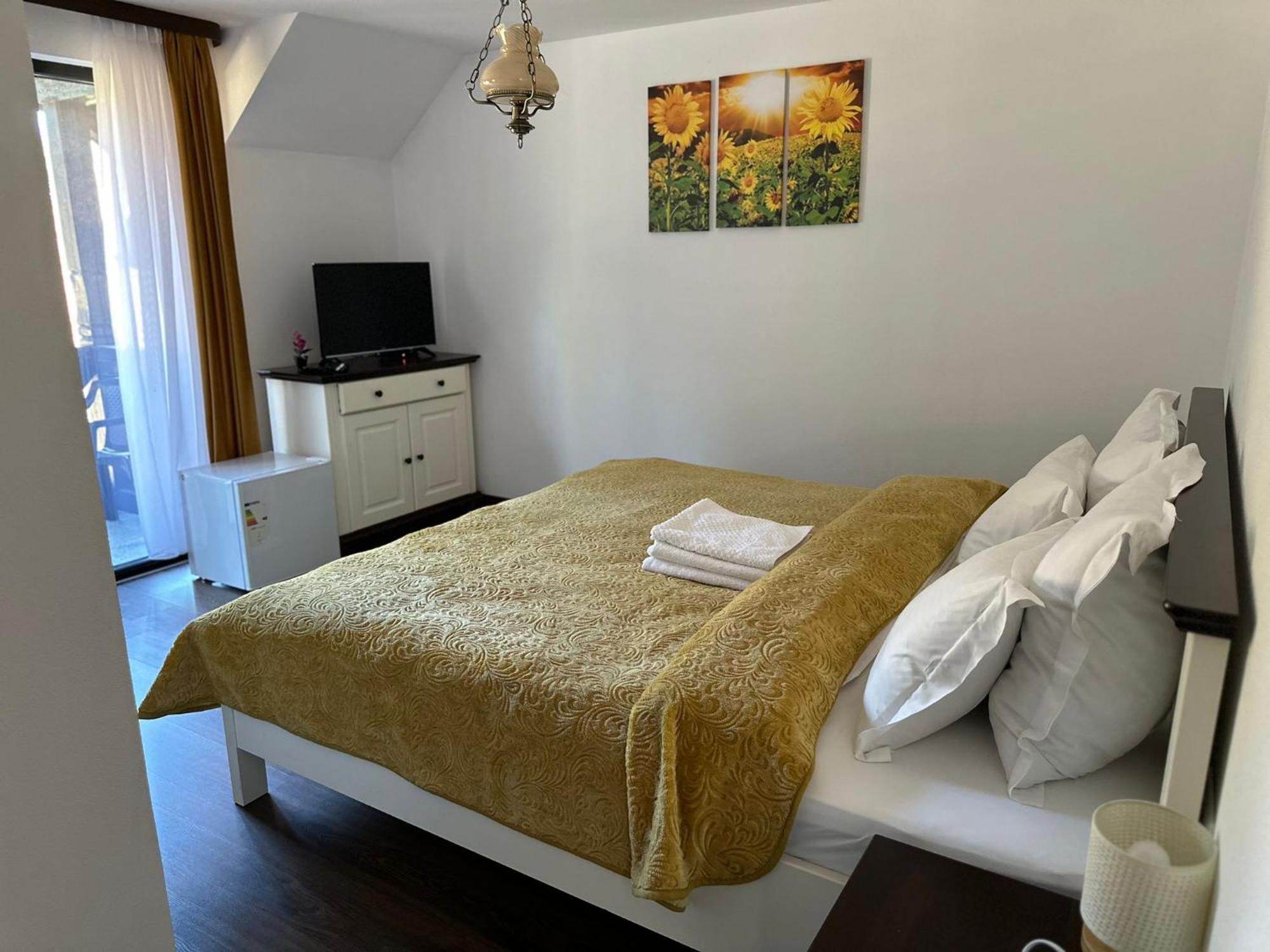 Hotel Conacul Muntii Bucovinei à Câmpulung Moldovenesc Extérieur photo