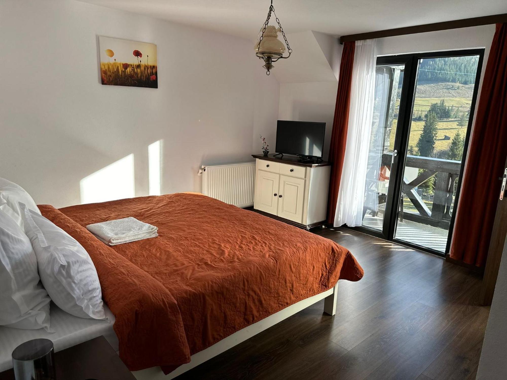 Hotel Conacul Muntii Bucovinei à Câmpulung Moldovenesc Extérieur photo