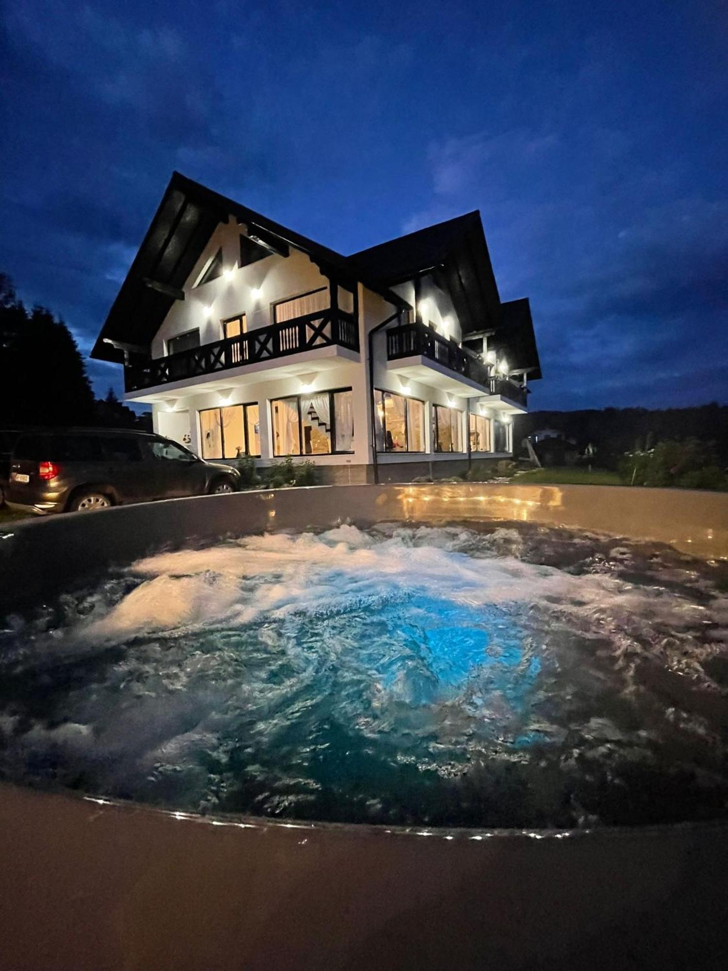 Hotel Conacul Muntii Bucovinei à Câmpulung Moldovenesc Extérieur photo