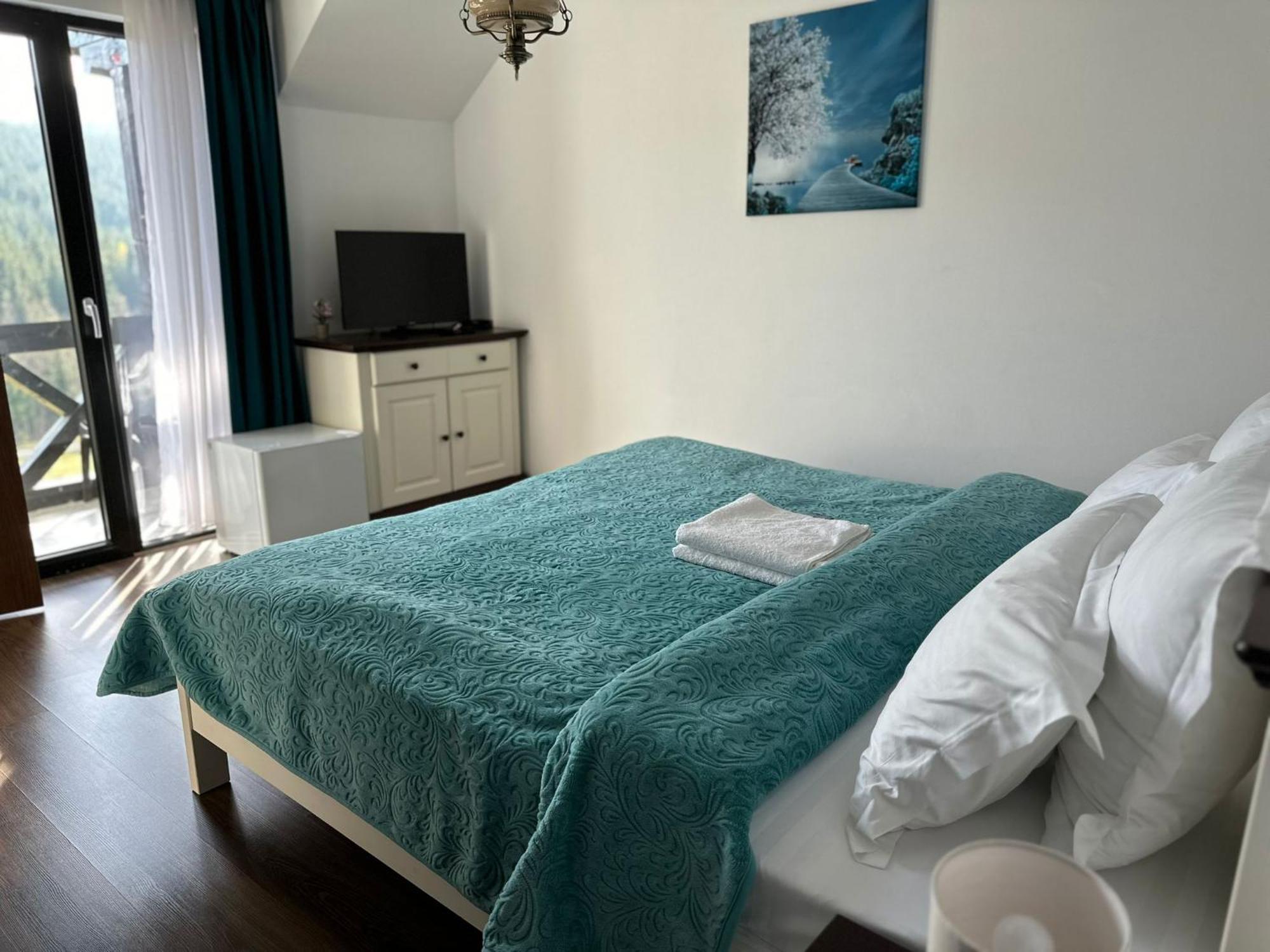 Hotel Conacul Muntii Bucovinei à Câmpulung Moldovenesc Extérieur photo